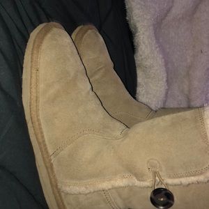 American Eagle tan boots with soft inside.